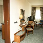 Cherry Maryski Hotel